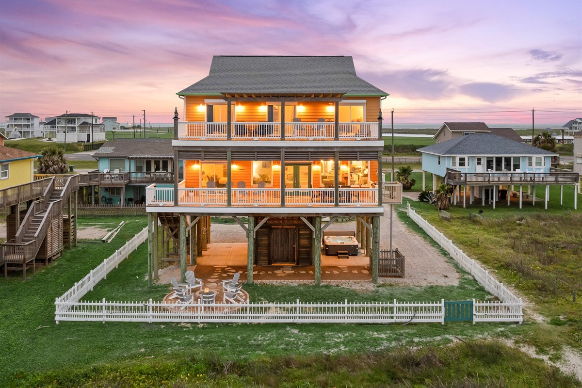 dfa1244aa9c448af9bec934284321b39 Large | Beachhouse | Texas | TX | Vacation Homes | Galveston | Crystal Beach | Kokomo | Breezy Days | Beachfront Elegance | Sunrise Serenity | Southern Sands Property Management, LLC