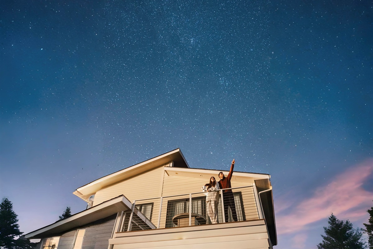 {Balcony} Watch the night sky light up from the Master Bedroom ✨