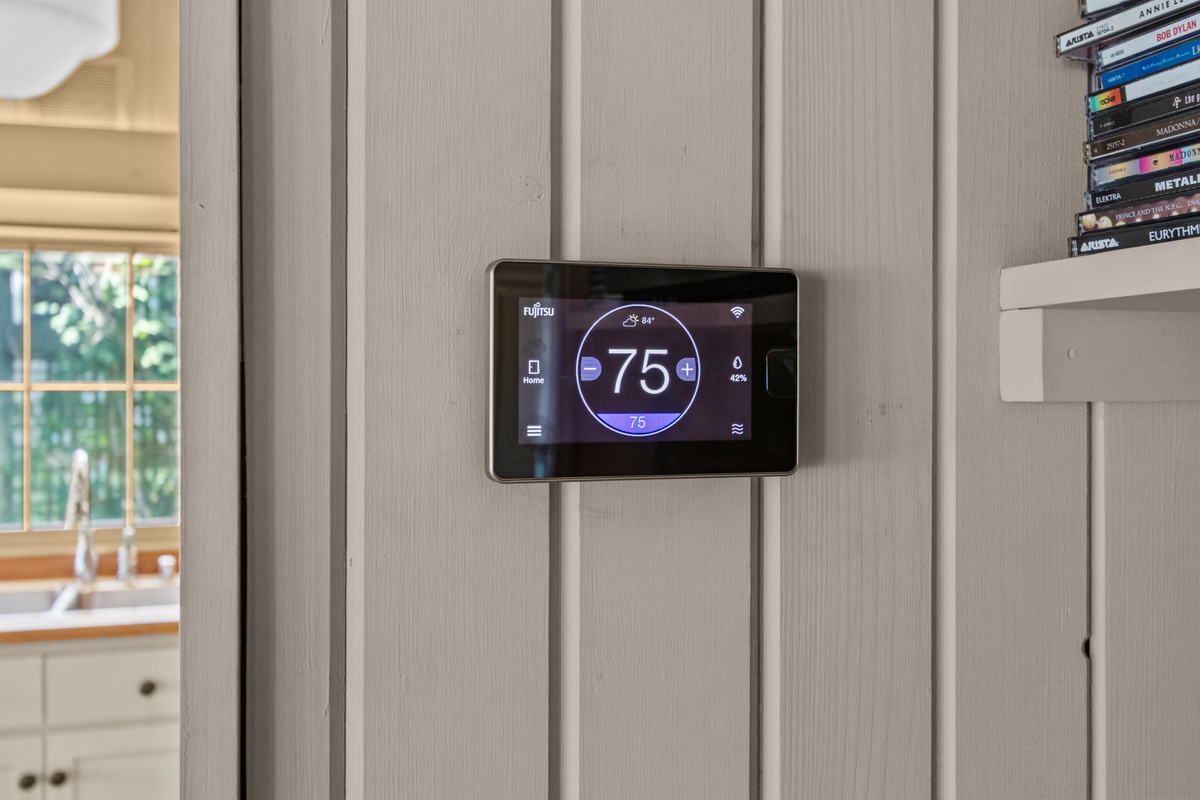 Stay comfortable in every season with easy-to-use climate controls, so you can settle in and enjoy your lake getaway no matter the weather.