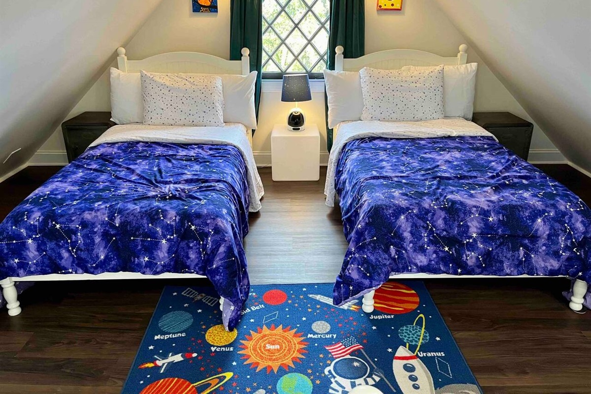 Bedroom #9 - 4 Twins & 1 Double + 1 Trundle Bed