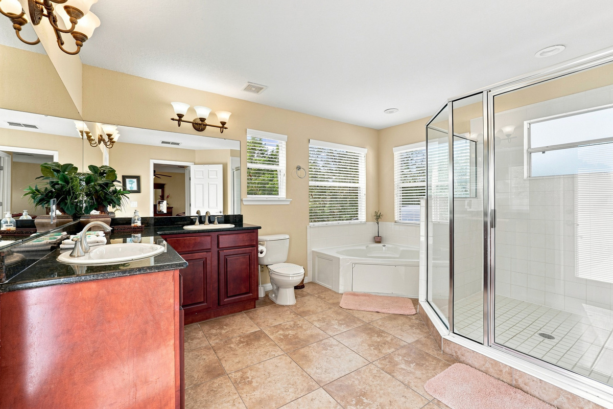 Upstairs En suite