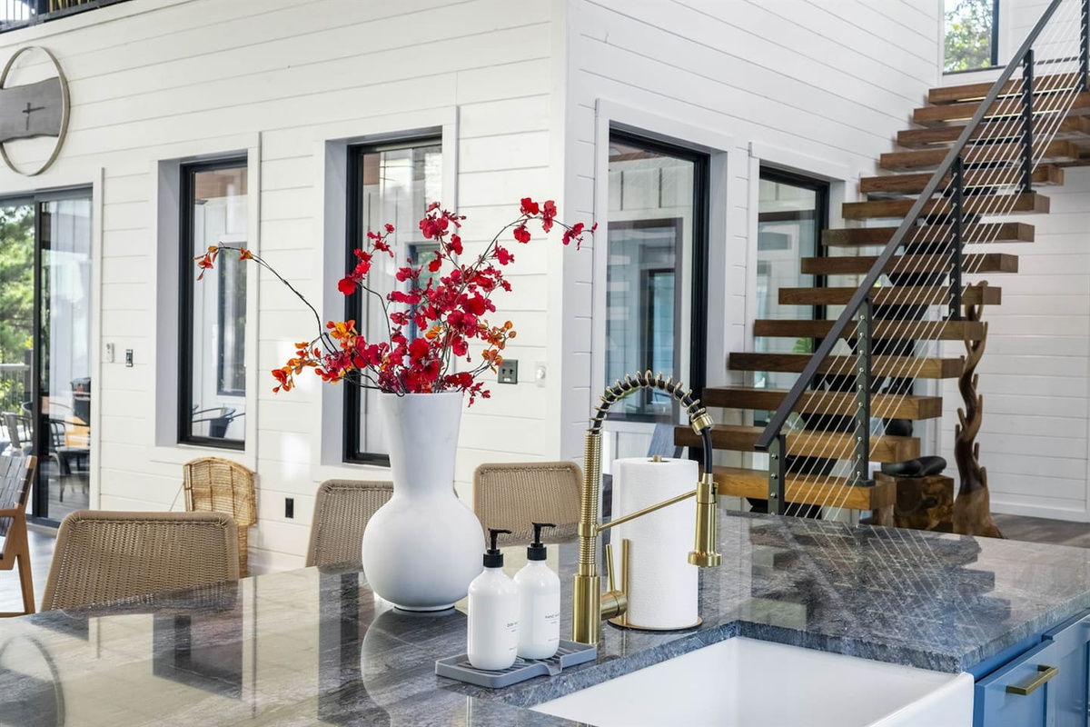 Beautiful contemporary floating stairs