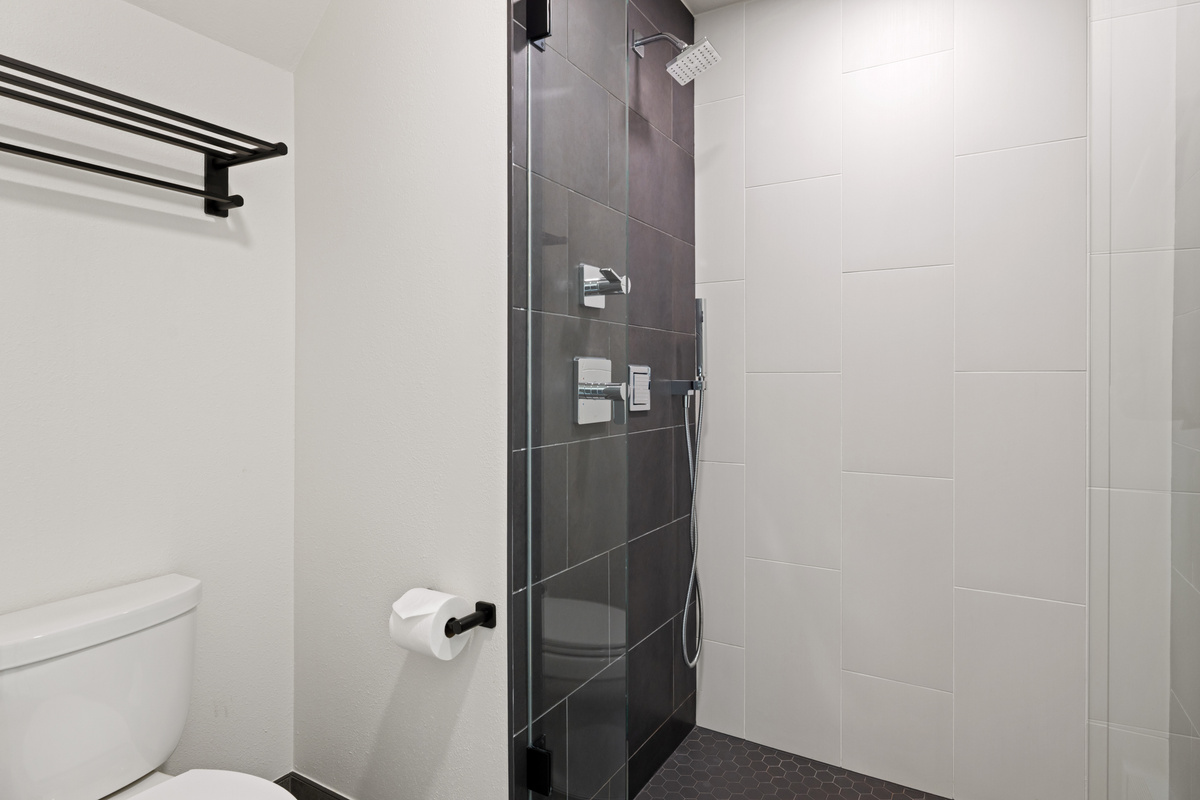 Ensuite #1 - Private 5 piece bath with body sprayers and handwands