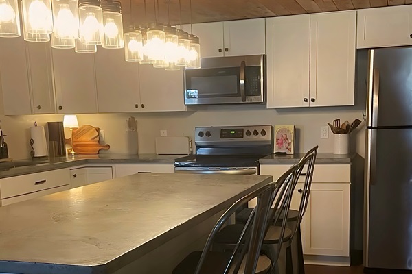 Fully equipped kitchen with spacious seating for four