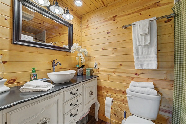 Full Bathroom Ensuite with Custom Vanity
