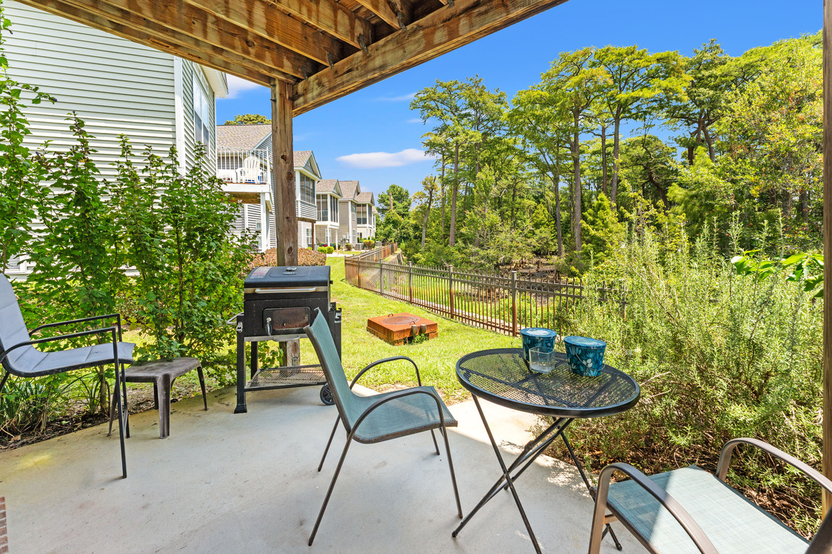 Outdoor Patio - Downstairs Shade and Charcoal Grill