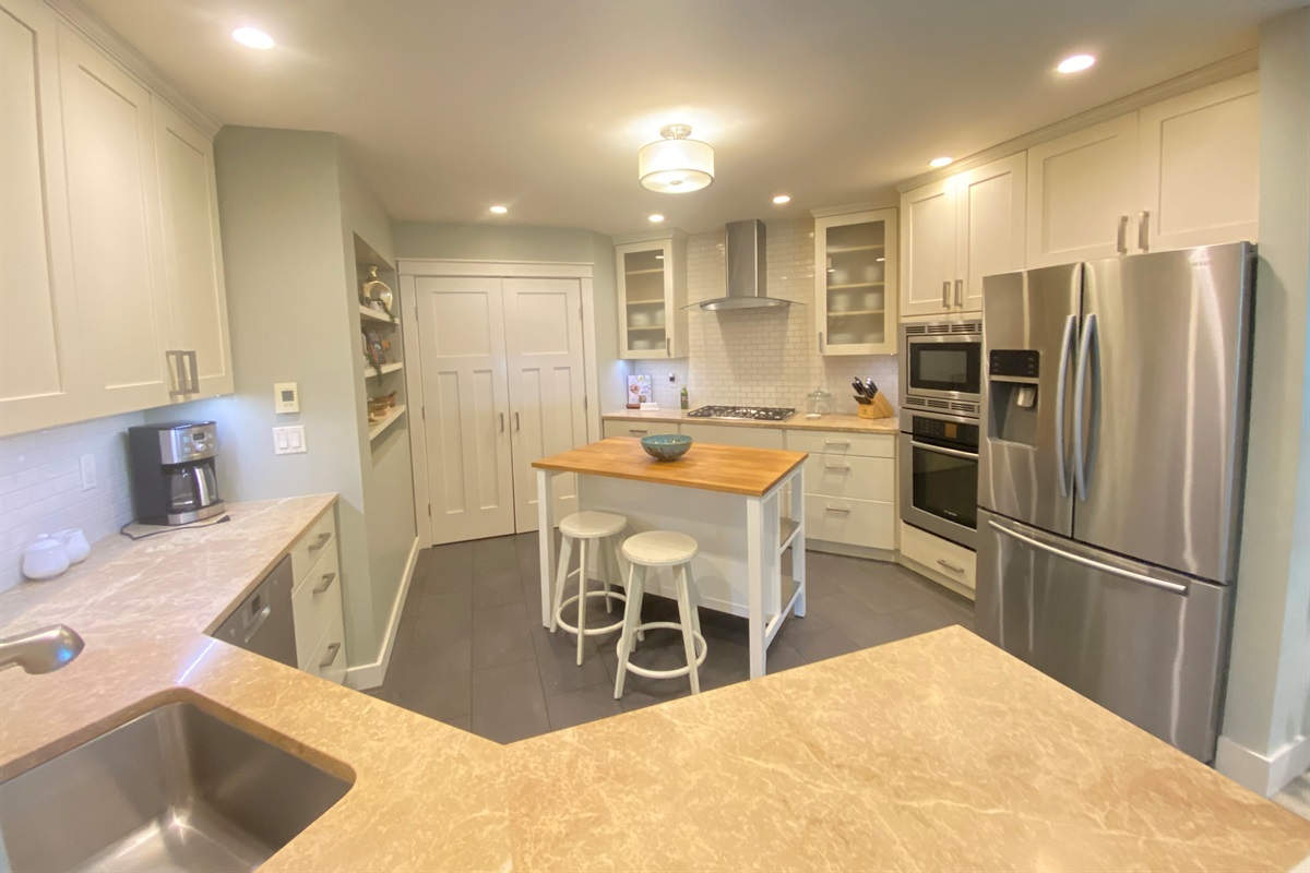 Equipped with spacious fridge, freezer and dishwasher, this kitchen makes extended stays simple and stress-free.