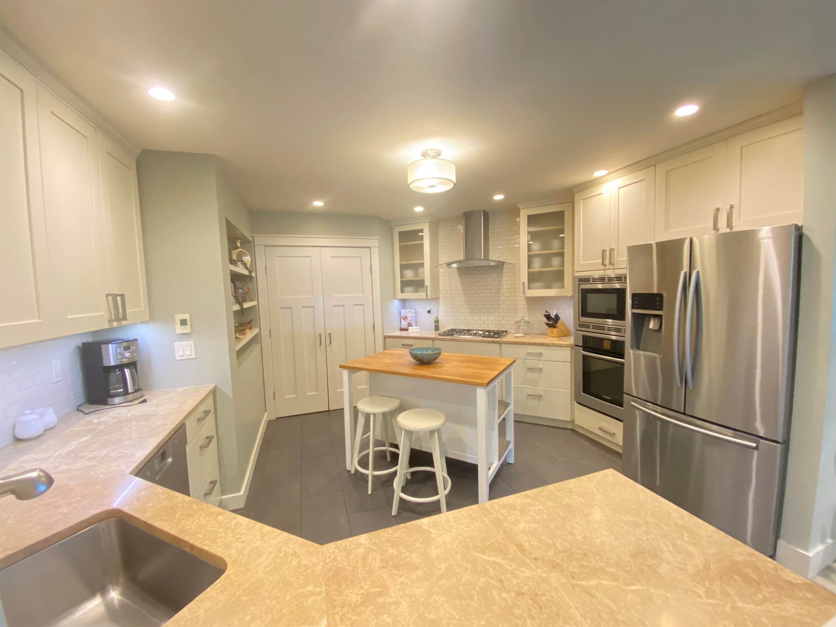 Equipped with spacious fridge, freezer and dishwasher, this kitchen makes extended stays simple and stress-free.