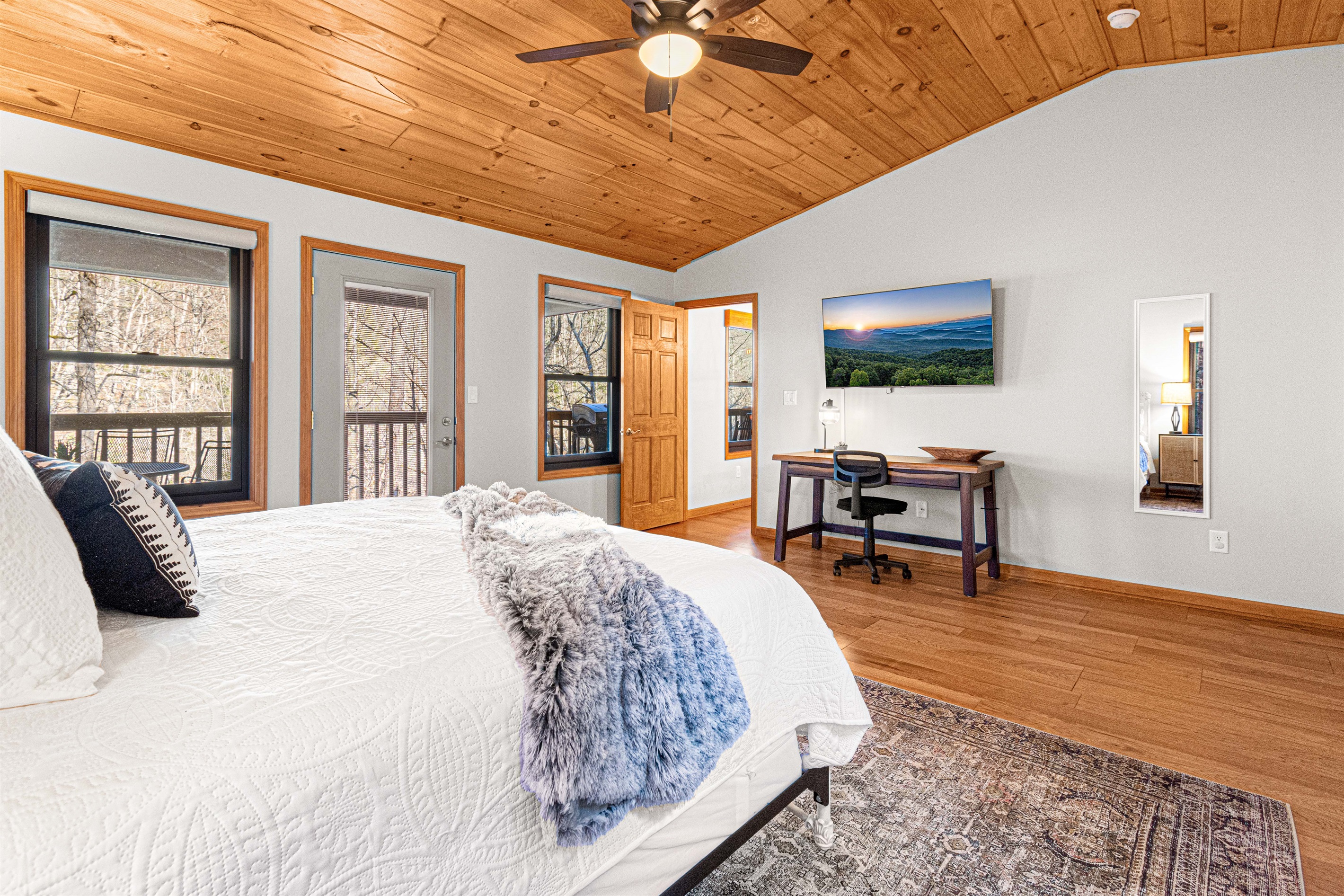 Amazing views of the river from every bedroom.