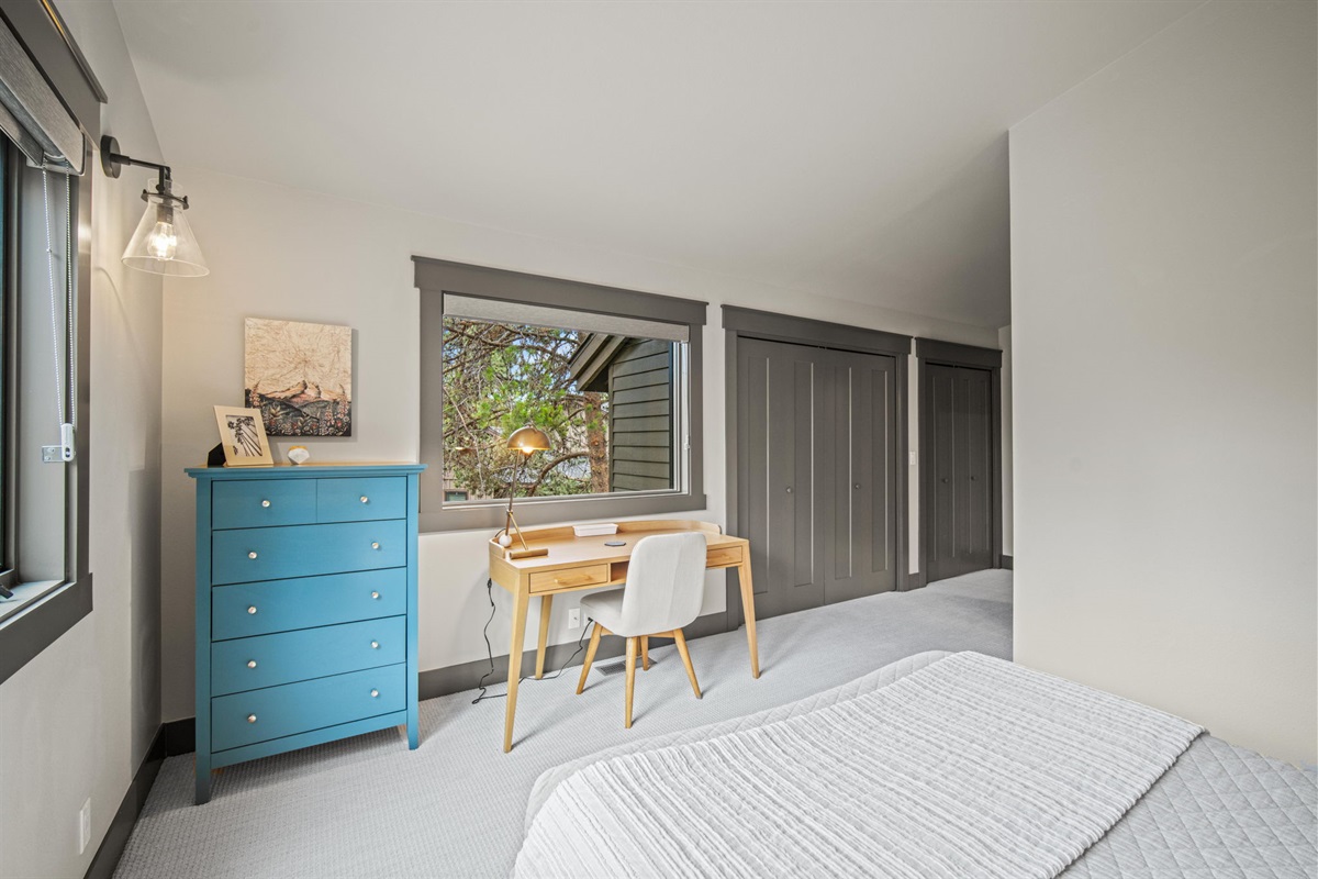 Upstairs: 7th Bedroom (Queen)