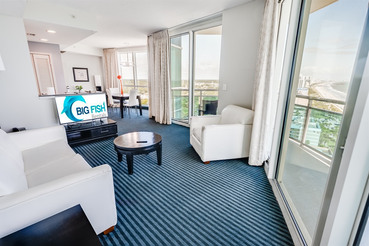 Amazing Living Room with Stunning Views🌊☀️