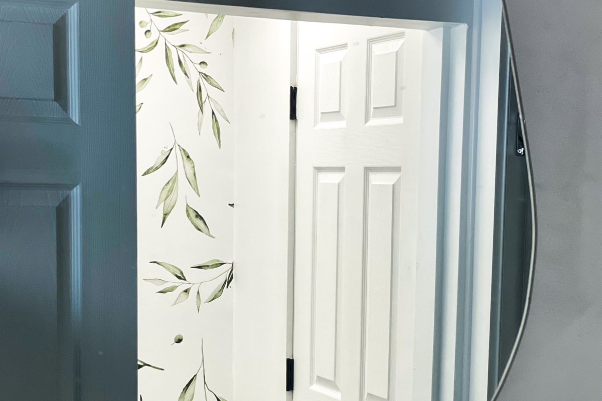 the wallpaper detail in bathroom 1