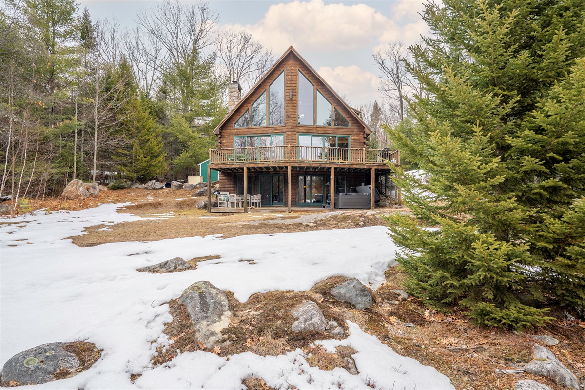 Welcome to your relaxing mountain getaway in Newry.
Tucked into the trees, this spacious chalet offers privacy, comfort, and easy access to outdoor adventure.