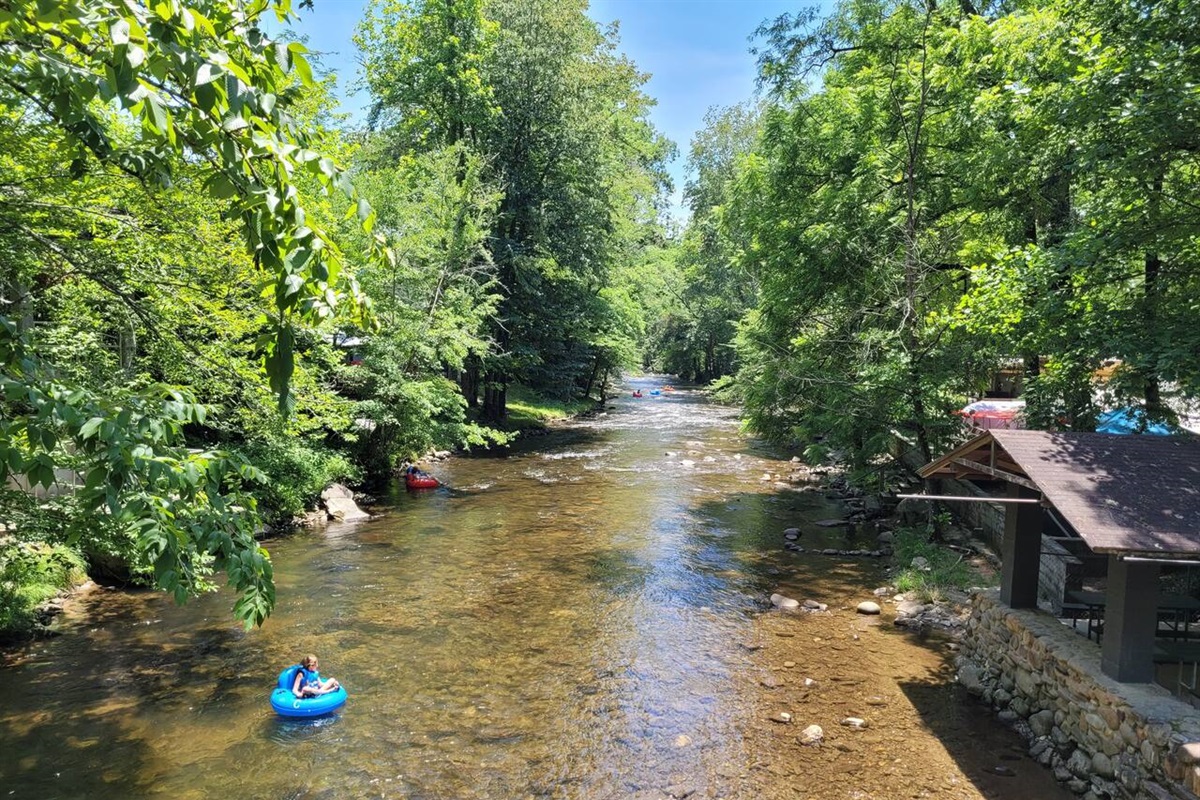 Deep Creek Lodge Apartment Sleeps 4! LIV! Stays