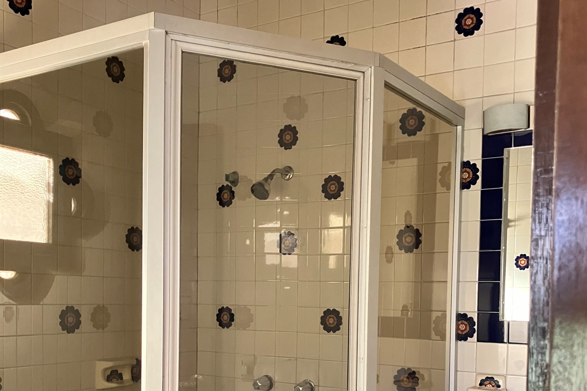 3rd Floor Full Bathroom