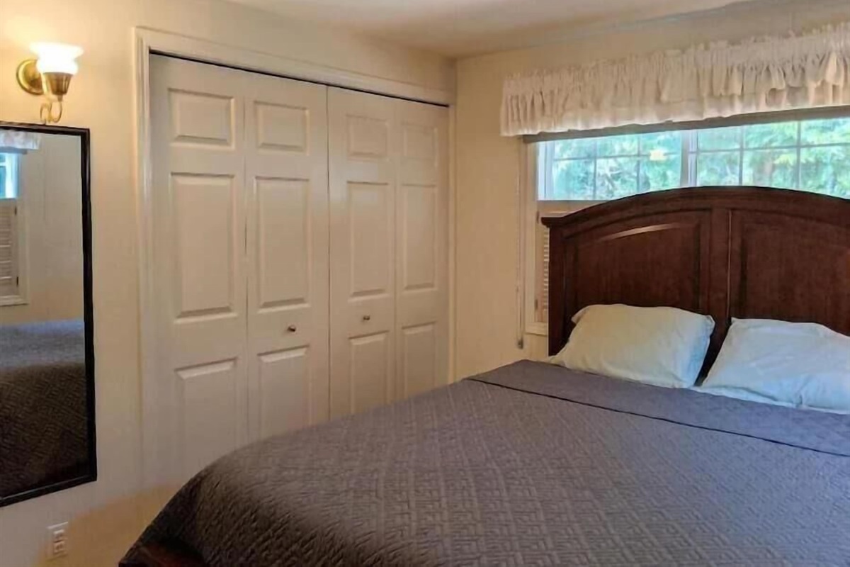 queen bedroom 2 with closet