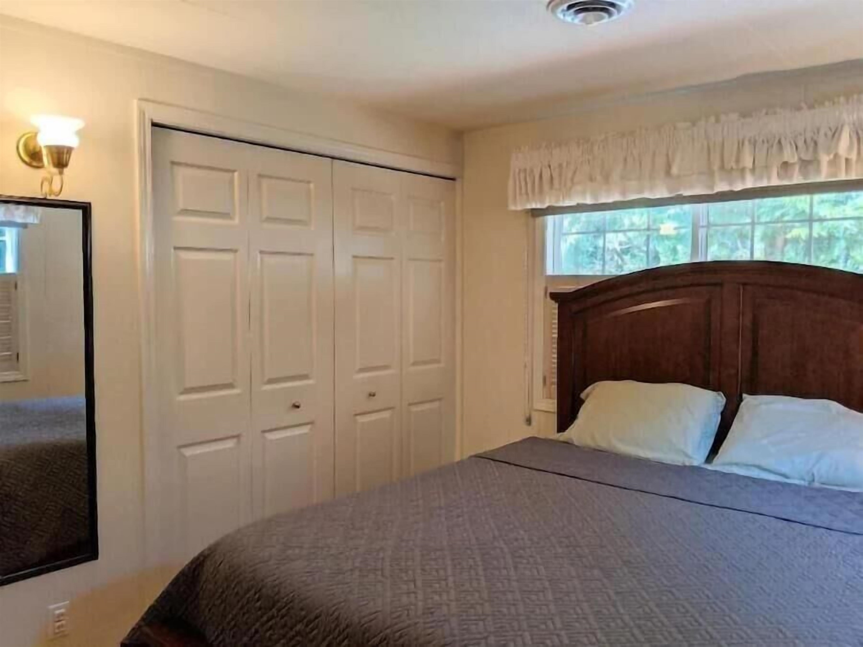 queen bedroom 2 with closet