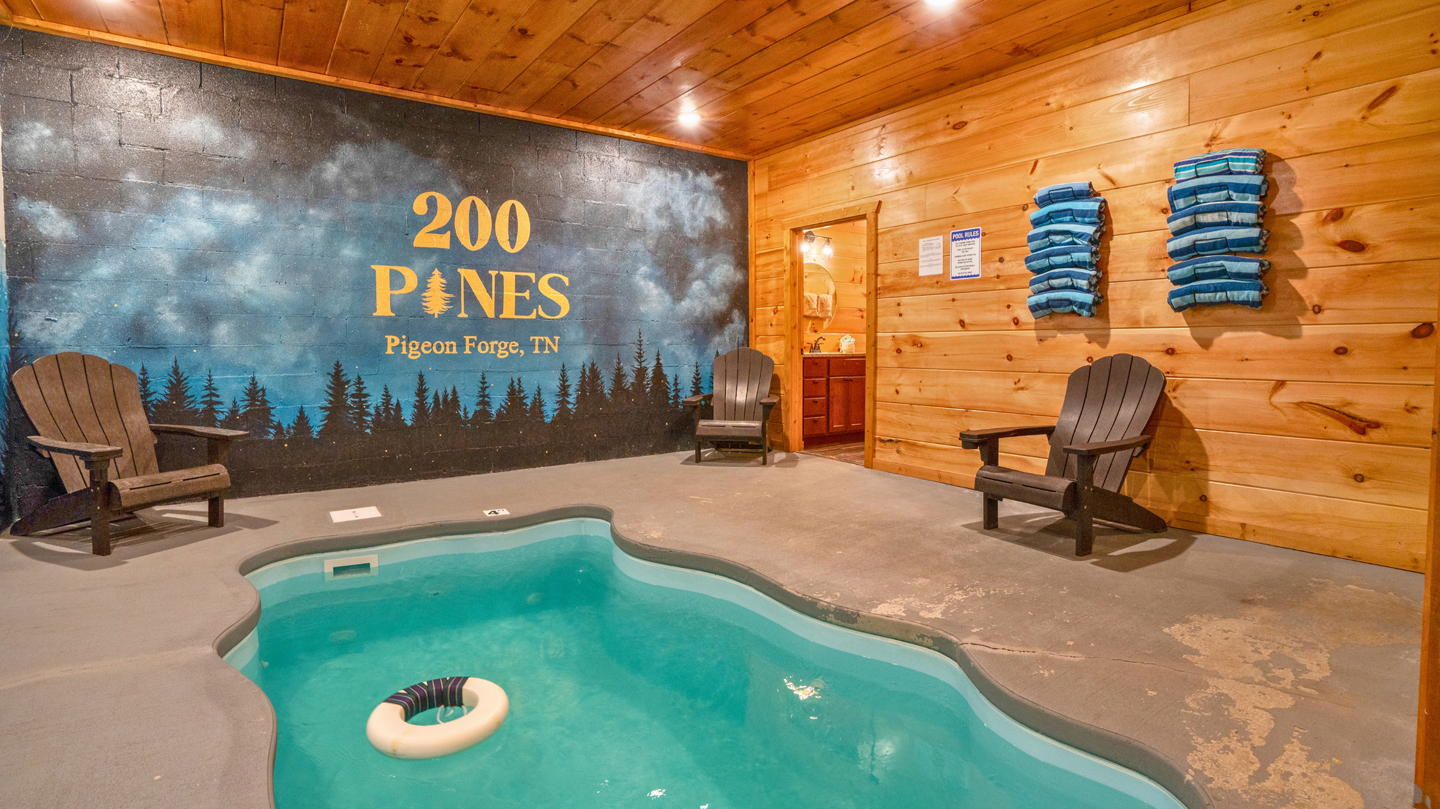 Scenic Log Retreat • Hottub, Indoor Pool & Dogs Ok - Sevierville