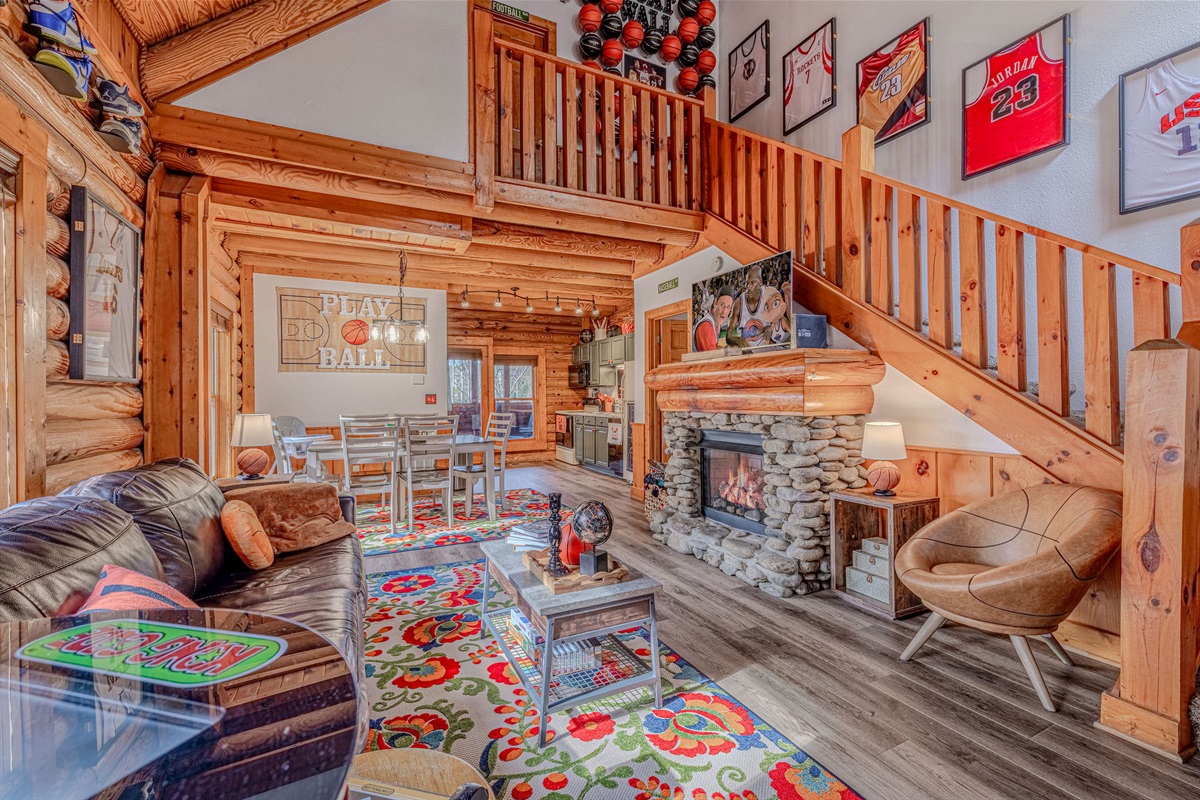 Main floor living, dining and kitchen