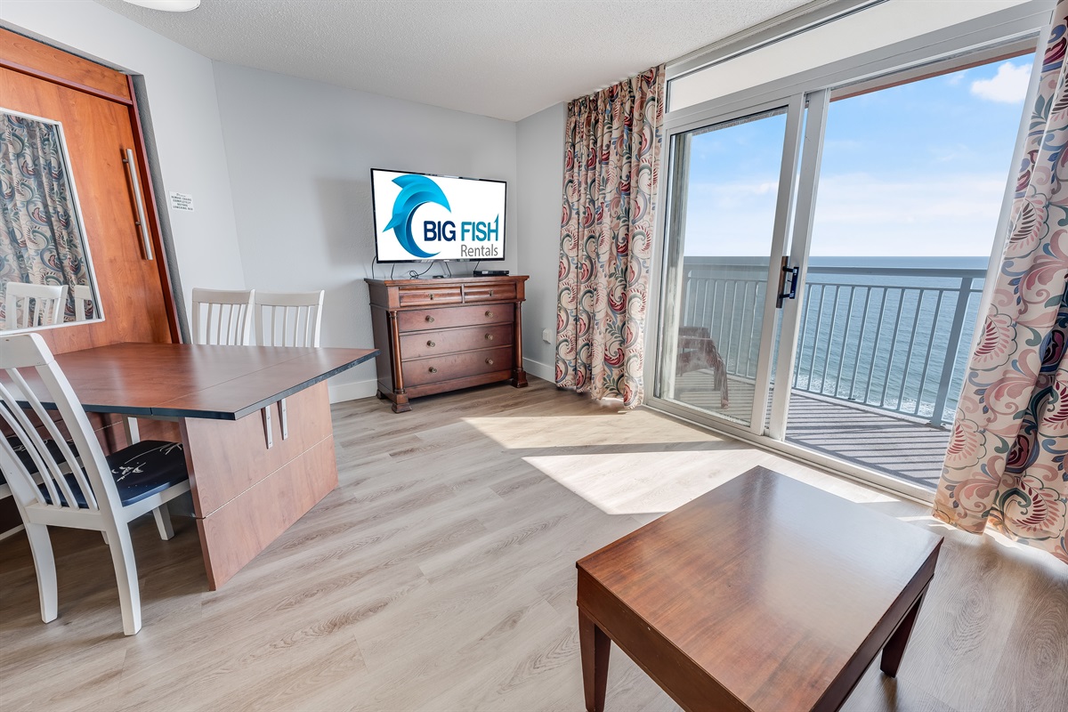 Living Room with Stunning Views🌊☀️
