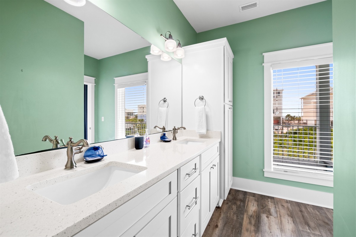 2nd Level Master Bathroom