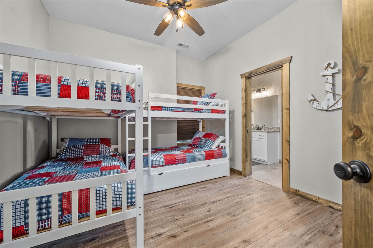 Lower level twin bunkbeds with Jack and Jill bathroom-sleeps 4