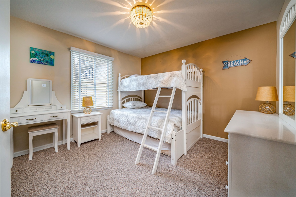 Pyramid Bunk – Twin over Full with Full Trundle