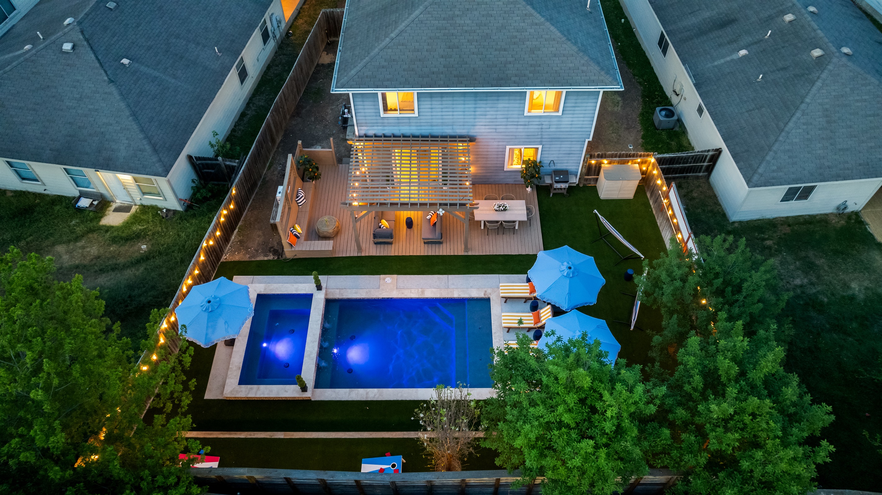 Perfect backyard for large groups.