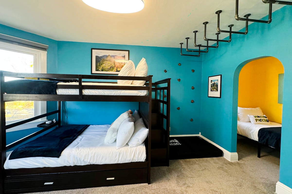 Built-in climbing wall and monkey bars make the Machu Picchu room a massive favorite for family reunions and retreats.