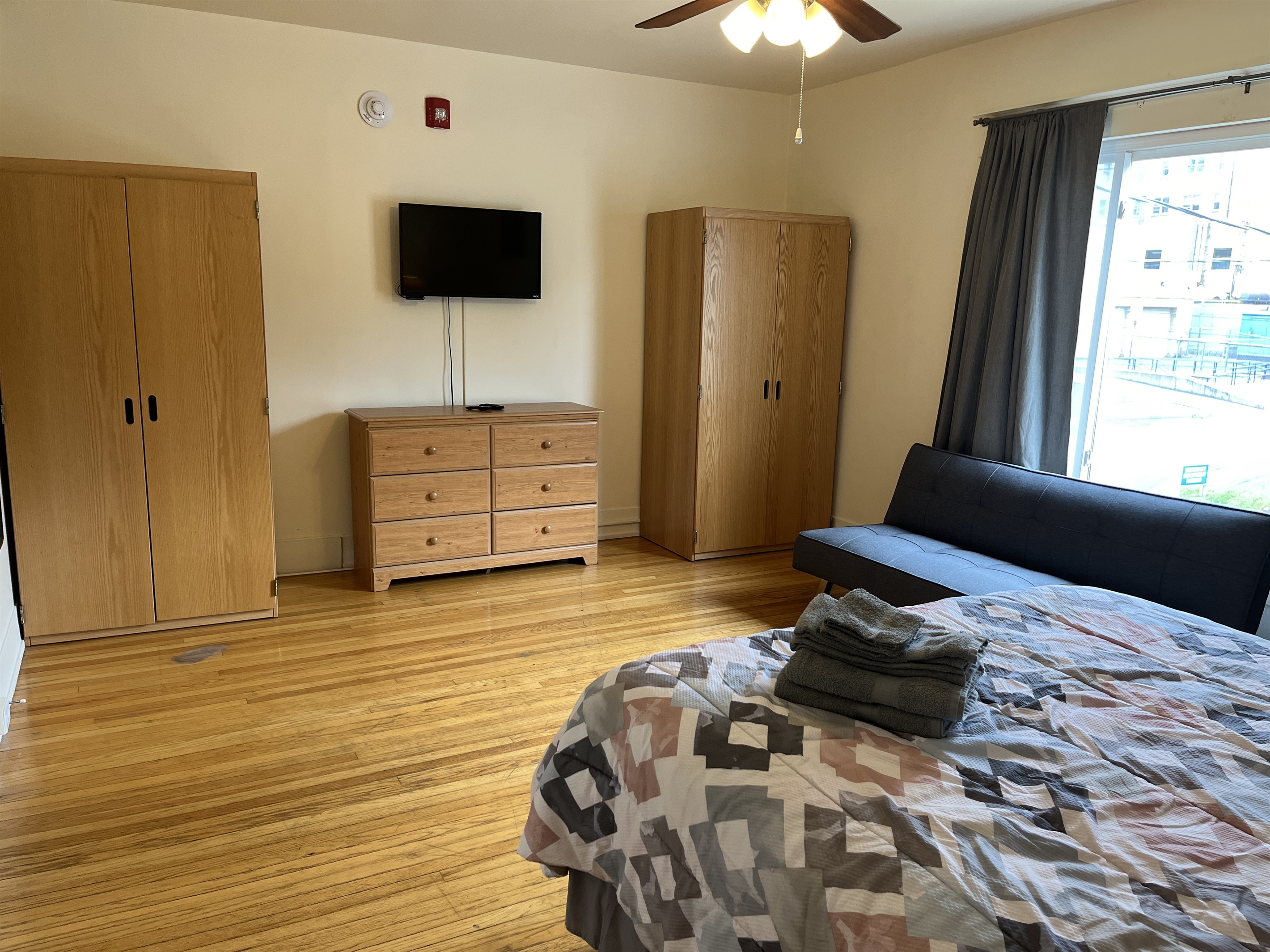 Queen bedroom 1