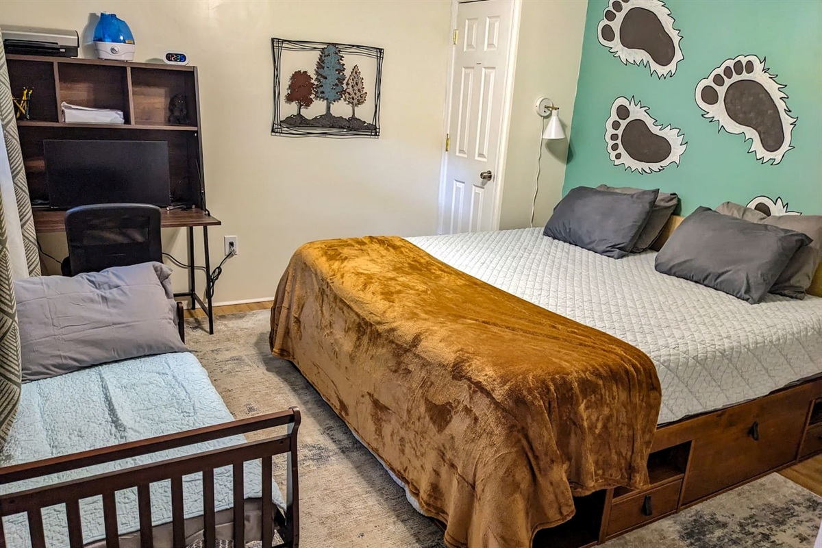 King sized bed and smaller toddler bed perfect for littles.