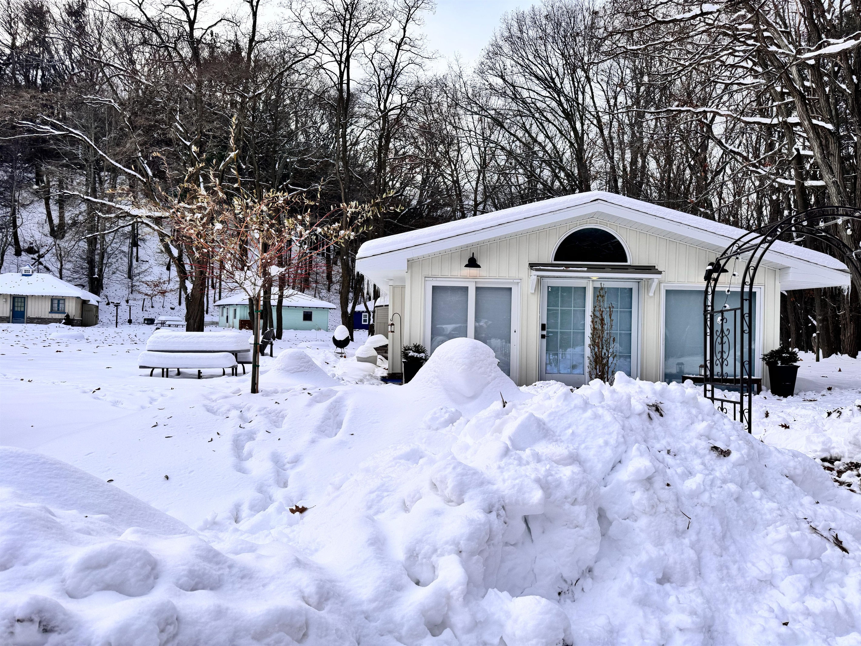 Sunrise cottage - Step into your winter escape through this serene, snow dusted front entrance