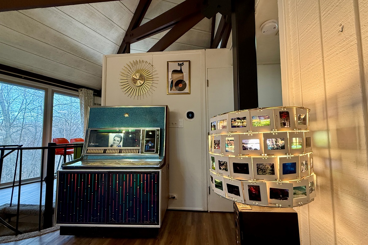 Fun features like lamp with old film strips, juke box