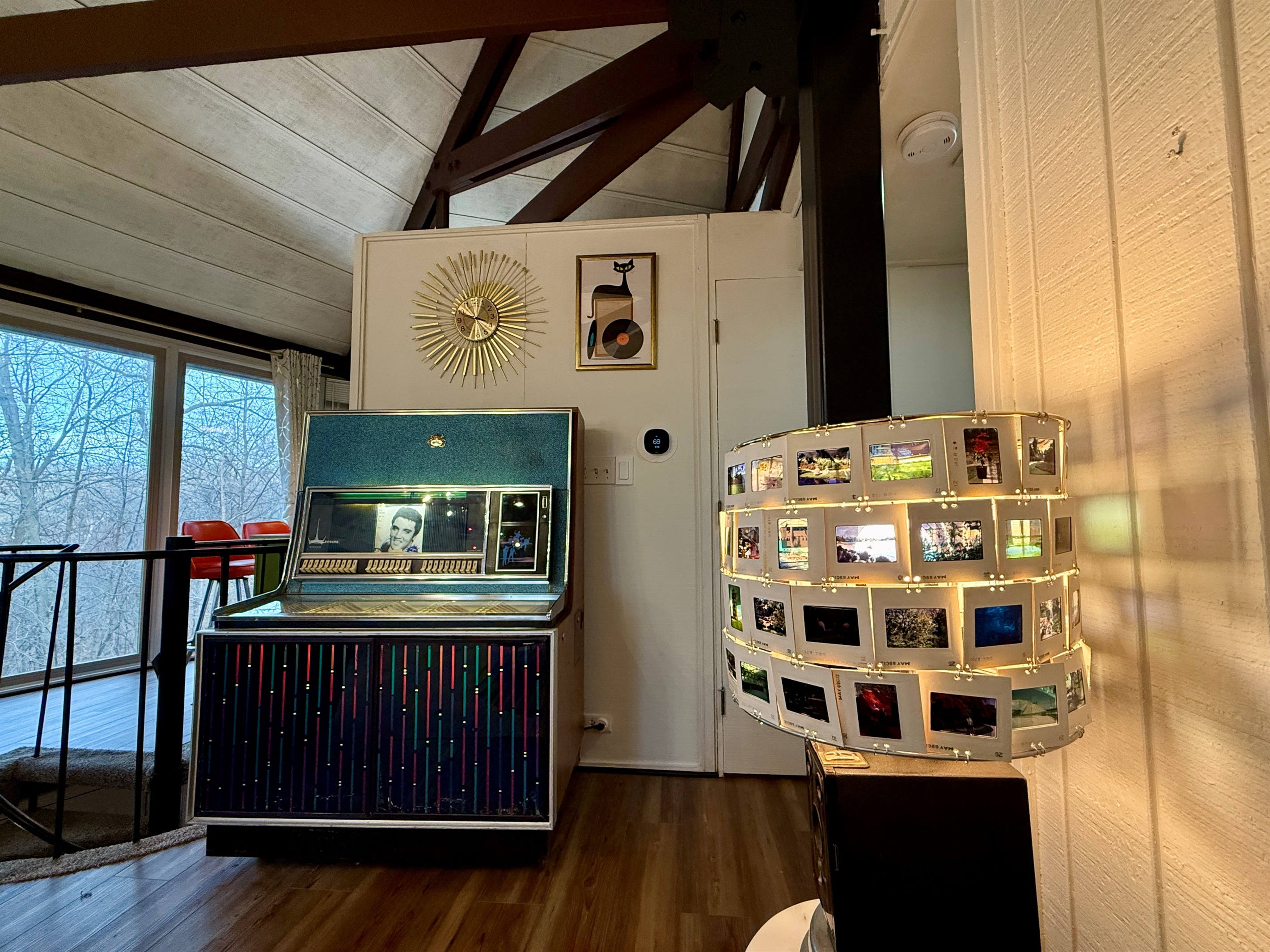 Fun features like lamp with old film strips, juke box