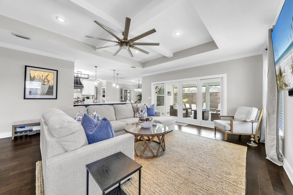 Spacious living room
