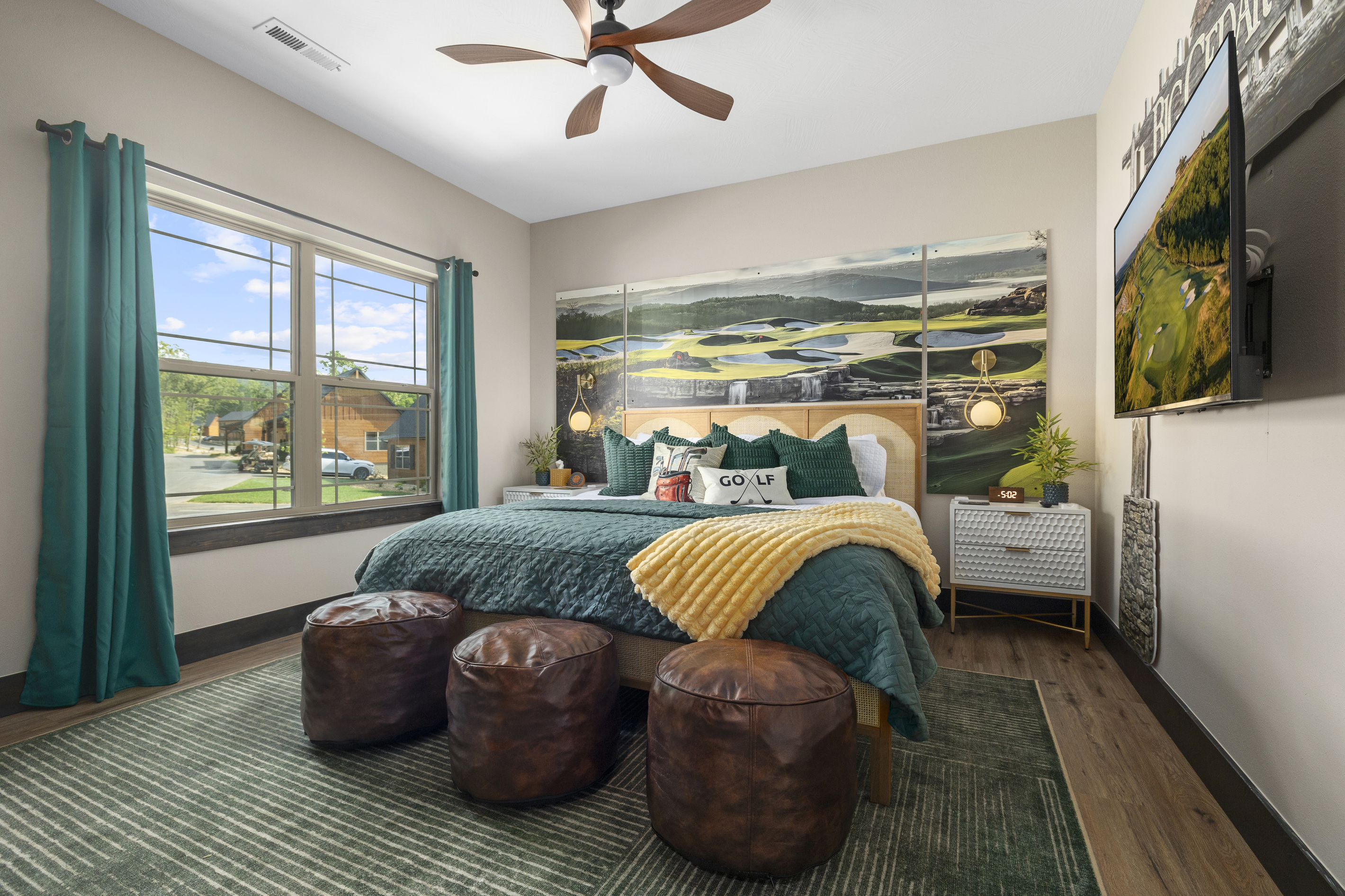 Wake up in the Big Cedar Golf Room to fairway murals and a king bed dressed in Ozark green.