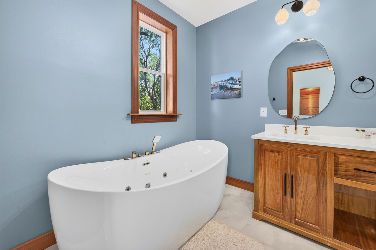2nd Floor Bathroom 4, Ensuite | Rosewood Retreat | 2605 Palm Blvd, Isle of Palms, SC | IOP Escapes
