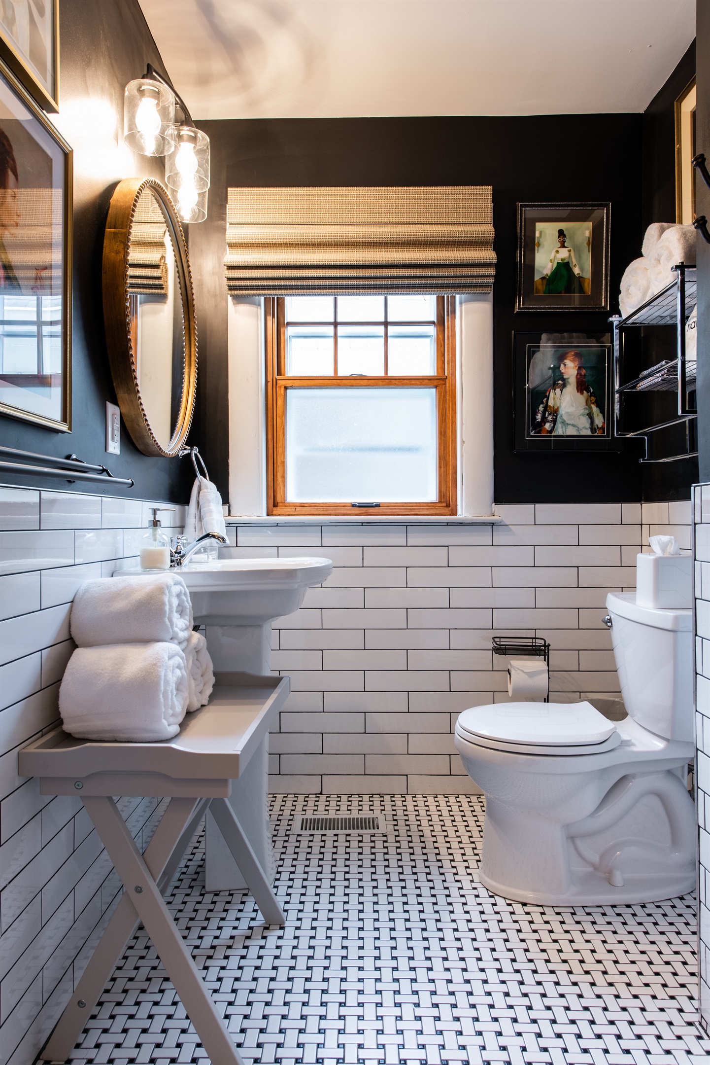 Bathroom #1 *First Floor, Hallway *Fully Renovated *All Towels, toilet paper, shampoo/conditioner & body wash provided. 