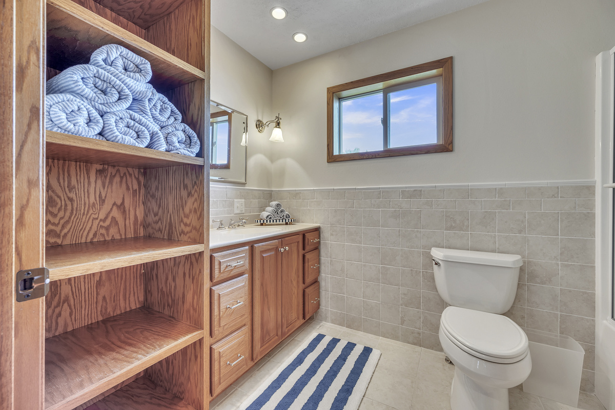 Upstairs bathroom - lots of storage space
