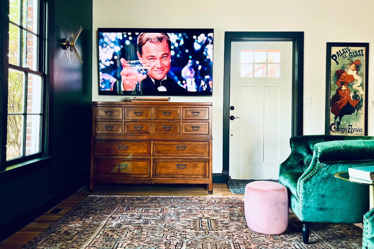 Carriage House Parlor Smart TV