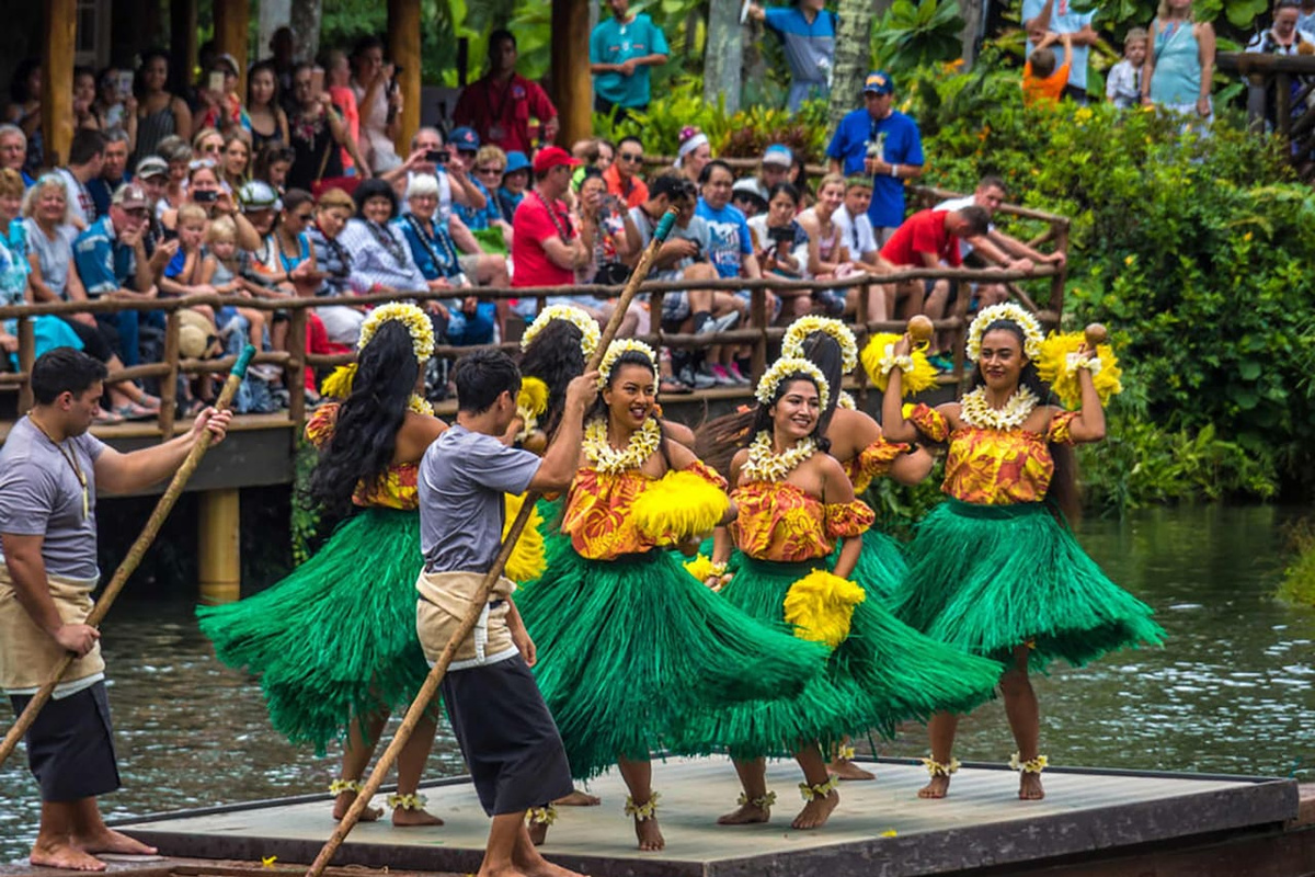 Tahiti-Daily Boat Parade at the Polynesian Cultural Center that is 5 mins from the home