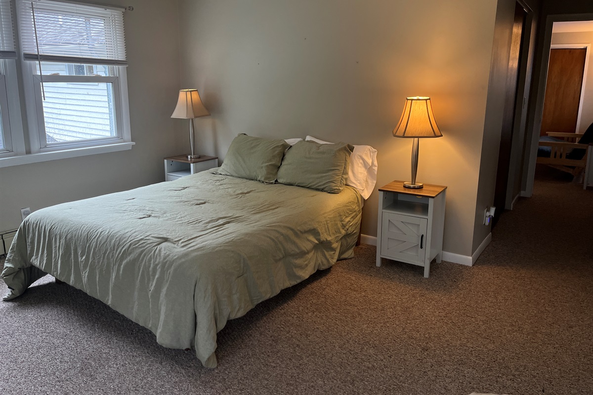 Bdrm 6 - Family Suite Queen, Twins, futon and ensuite bath