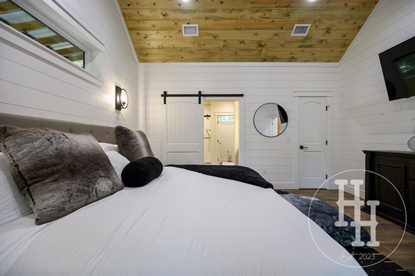 Additional room for the pack-n-plan in the master to keep the little ones close