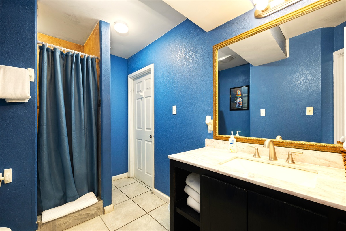 Main Bathroom (bathroom #2)