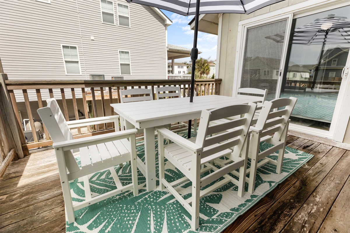 Enjoy your dinner al fresco overlooking the pool.