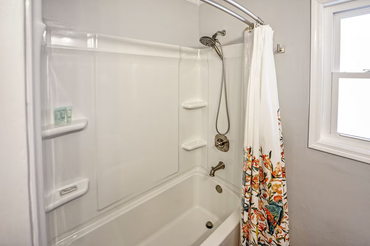 25 21st Avenue | Seas the Day | Full Bath | IOP Escapes