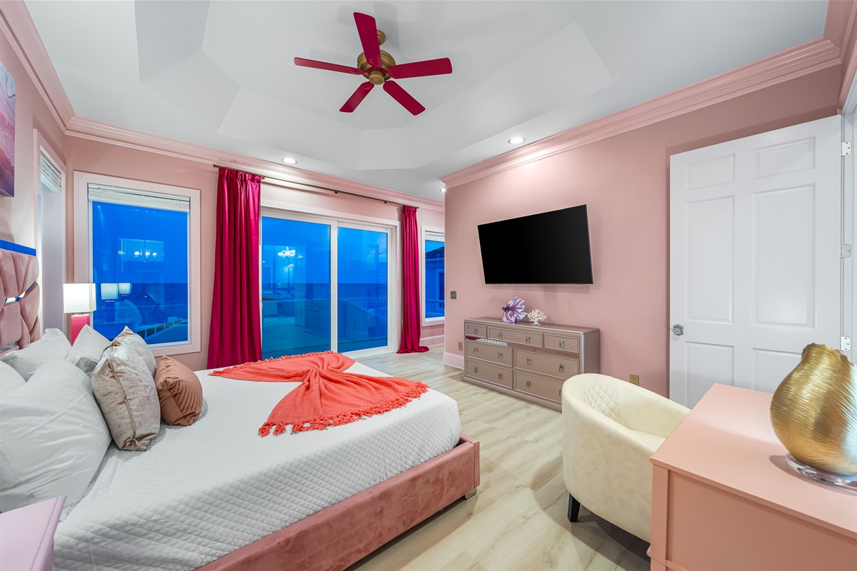 Beachfront Master Suite with Twin Bunks | Third Floor