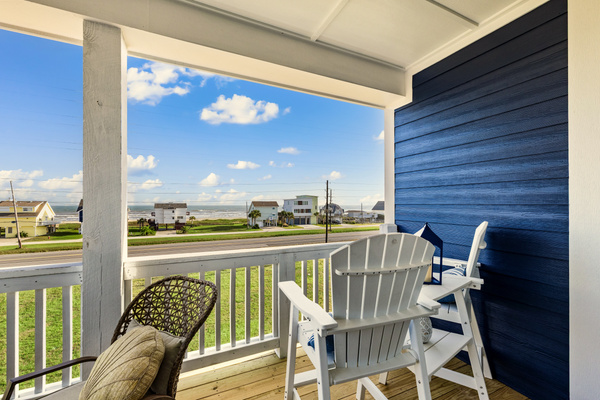 Watch the ships sail by while eating and listen to the waves crashing against the shore.  Beach access is a 3 minute walk! You'll have your toes in the sand in no time.