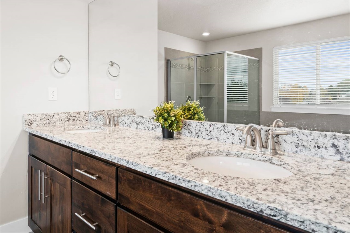 Master Bathroom - Upstairs