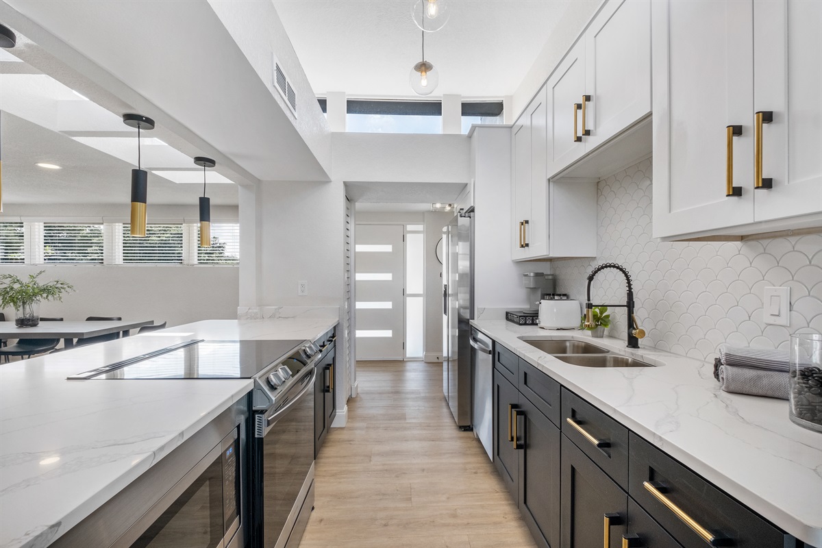 With all the windows, you won't need any lights in daytime